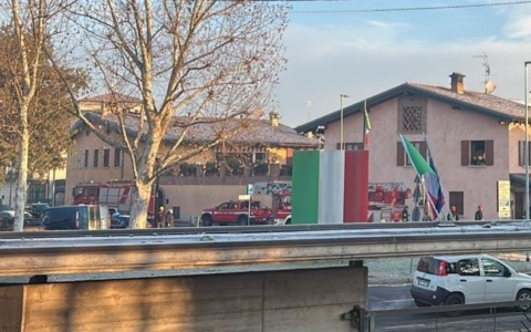 Incendio a Offlaga, Vigili del fuoco al lavoro