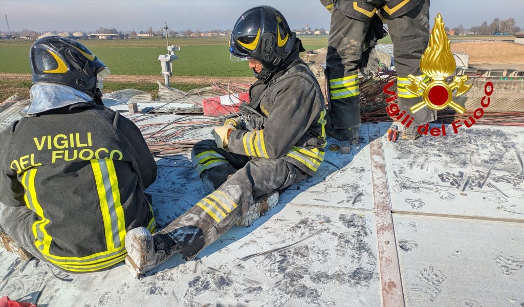 Incendio a Secugnago: fiamme intaccano un impianto fotovoltaico su una cascina
