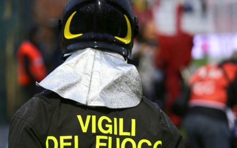 Incendio a Vejano: famiglia svegliata nella notte, fiamme partite da un garage