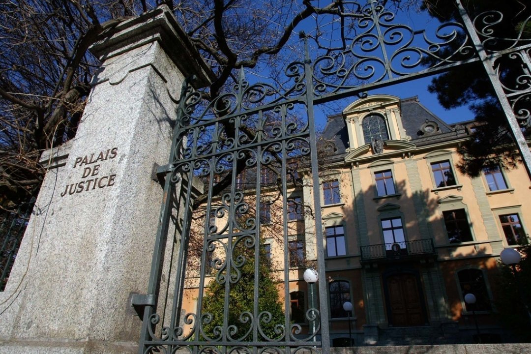 Indagini di Crans-Montana, i gestori del locale interrogati dalla Procura. Oggi il secondo intervento per Elsa Rubino