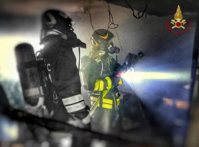 Incendio in una casa vacanze, diversi intossicati