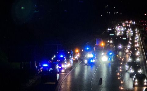 Incidente con ribaltamento sulla Tangenziale Est, lunghe code di auto