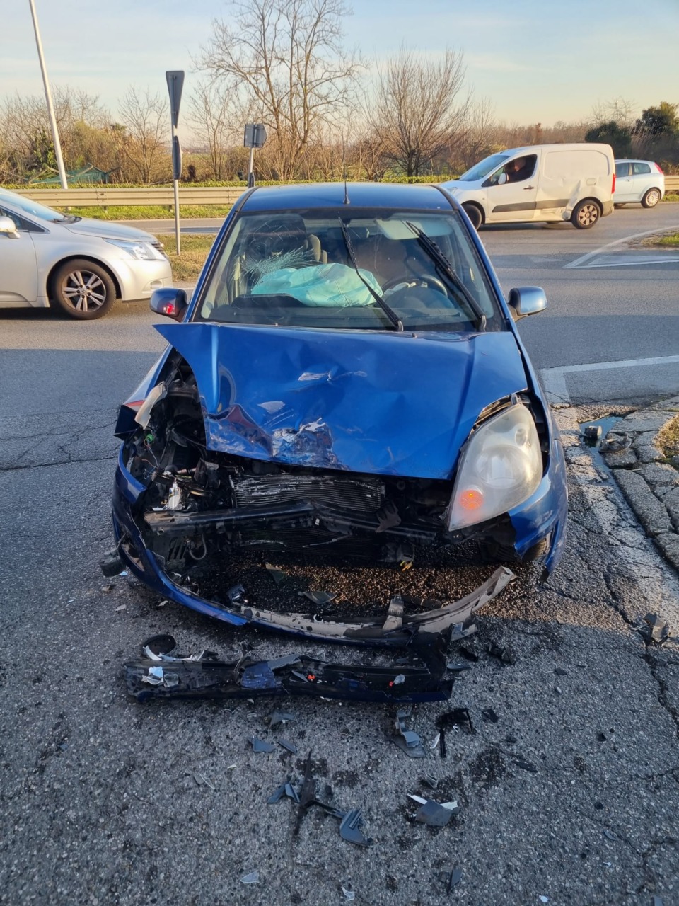 Incidente lungo la Sp 179, due persone finiscono in ospedale