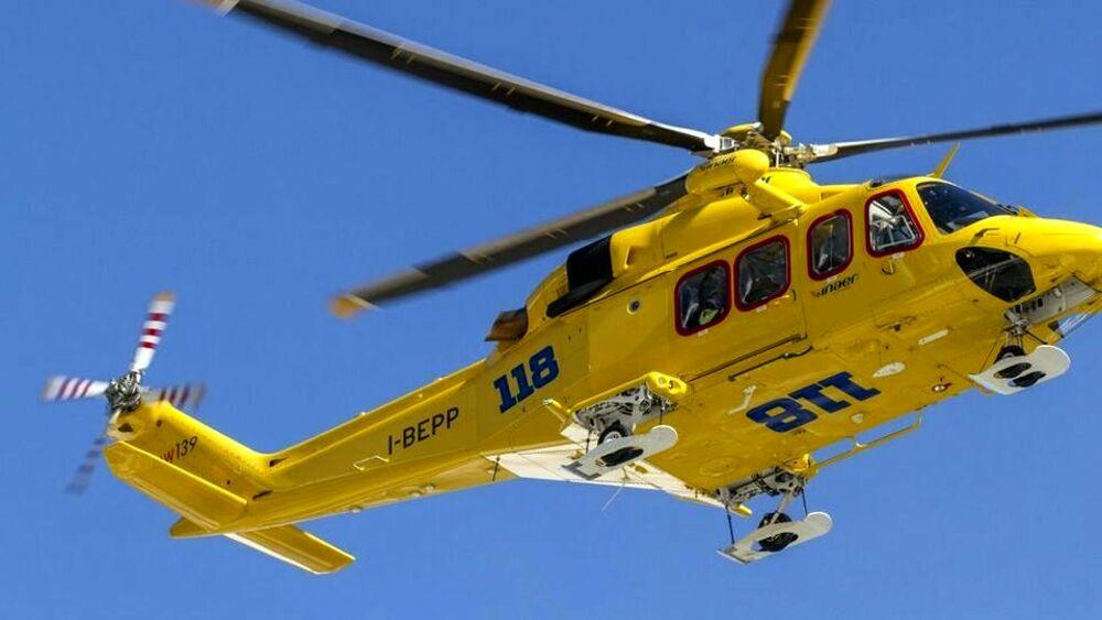 Incidente sul lavoro in officina, ferito un uomo di 58 anni