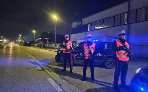 Inseguimento notturno in Fi-Pi-Li tra i Carabinieri ed un’auto rubata