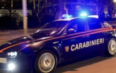 Investiti da un’auto pirata: denunciato a piede libero un 62enne