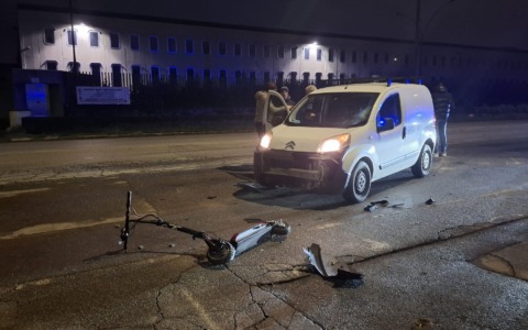 Investito 19enne in monopattino, arriva l’elisoccorso