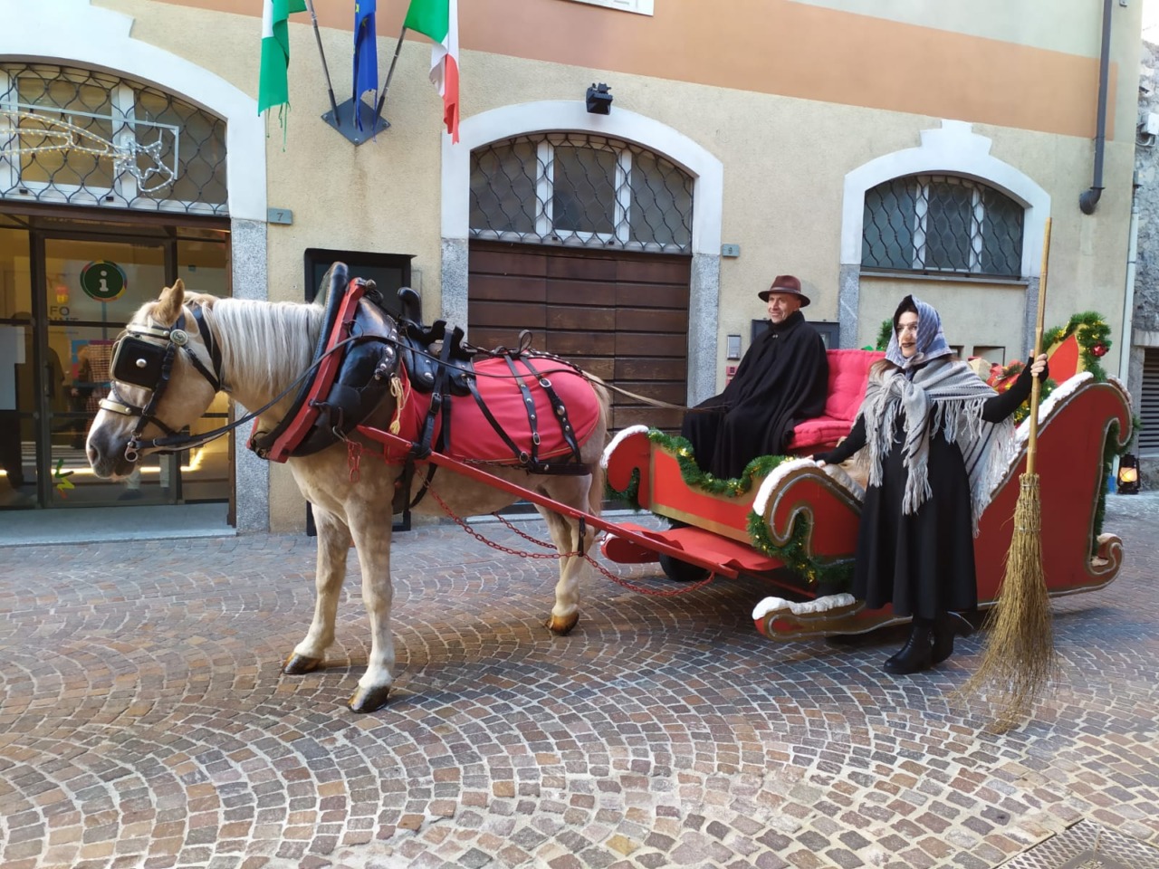 La Befana torna a Varenna: dolci e sorrisi per i più piccoli