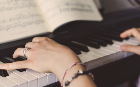 La musicoterapia presentata come strumento per il benessere e l’inclusione in un incontro gratuito