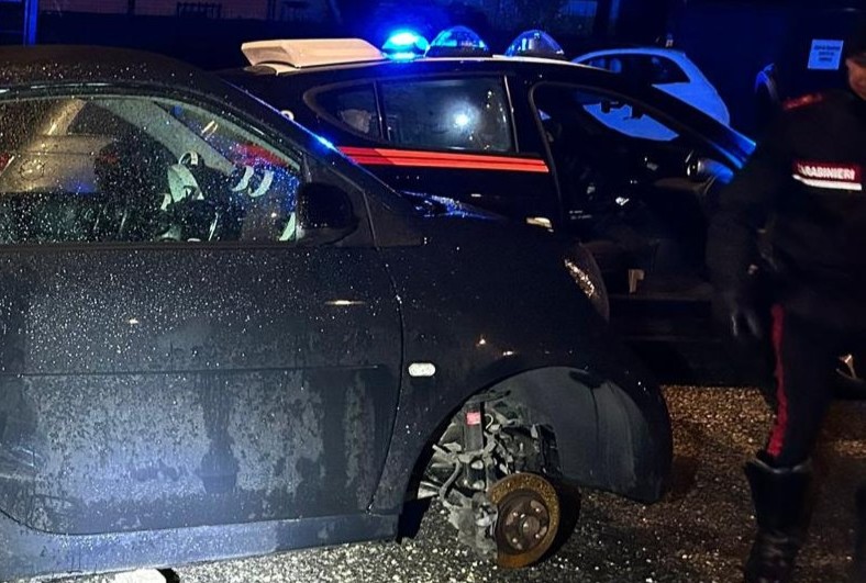 Ladro di ruote d’auto sorpreso dai carabinieri, arrestato un pregiudicato di 57 anni