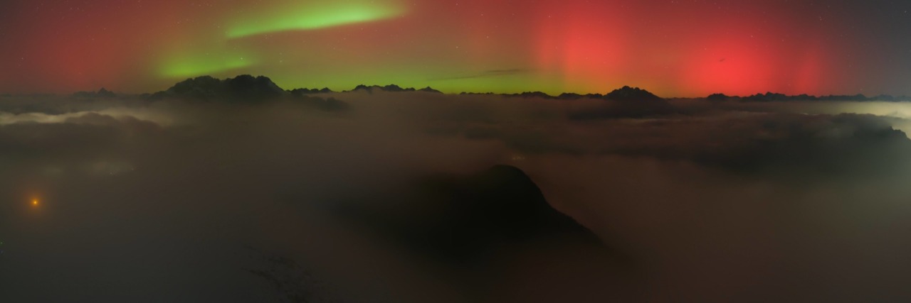 Le splendide foto dell’aurora boreale della scorsa notte, visibile anche dalla Bergamasca