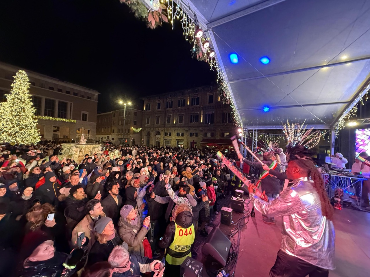 Le Marche in festa per Capodanno: foto e momenti dalla città