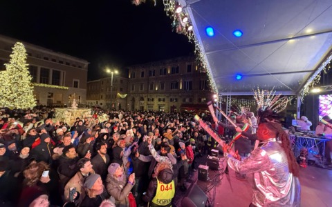 Le Marche in festa per Capodanno: foto e momenti dalla città