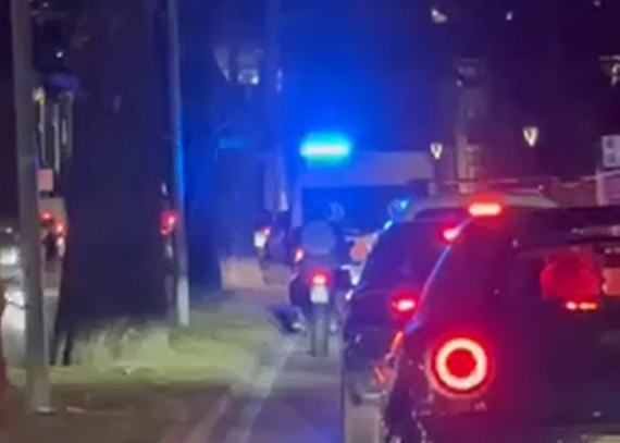 Lecco, ambulanze bloccate dal traffico: nuovo caso sul Lungolago VIDEO. Il Comune: “Viabilità temporaneamente ridotta, priorità alla sicurezza”
