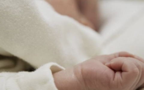 Leonardo è il primo bebè nato nel 2026 a Brescia