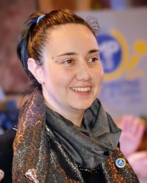 L’ultimo saluto a Elisabetta Merlo: le note della banda accompagnano il feretro a Ceretti di Front