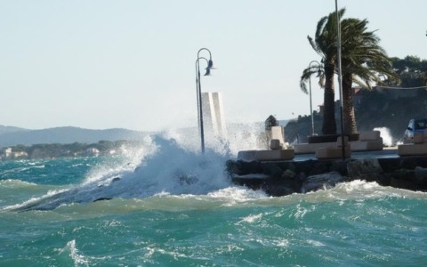 Maltempo in arrivo sulla Toscana: scatta l’allerta arancione per mareggiate