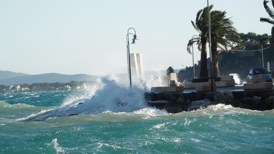 Maltempo in arrivo sulla Toscana: scatta l’allerta arancione per mareggiate