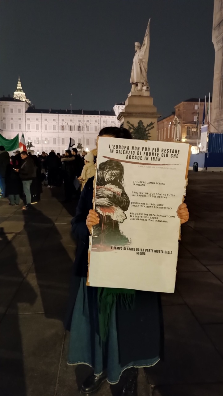 Manifestazione in sostegno dell’Iran in piazza Castello a Torino