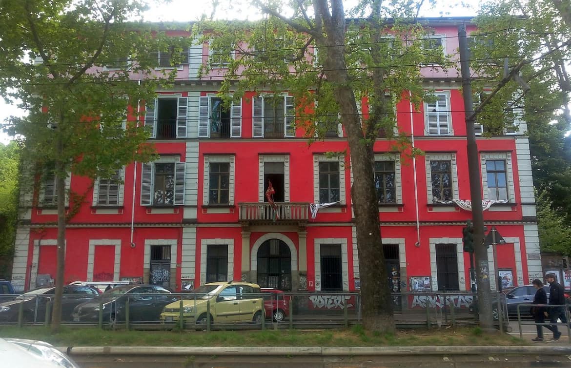 Manifestazione per l’Askatasuna: 10mila persone da tutta Italia e tre diversi cortei in centro città