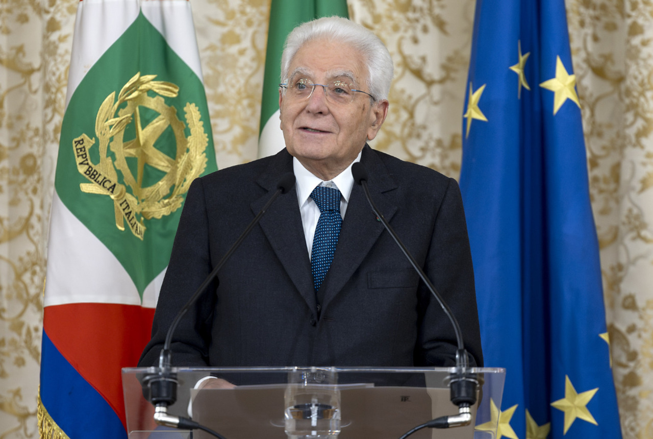 Mattarella mette in guardia dalla IA: “Oggi rischio di una comunicazione globale uniforme orientata da interessi”