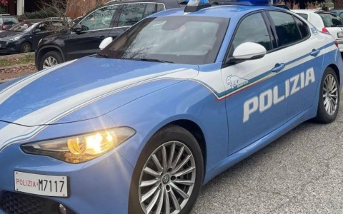 Minaccia e devasta l’abitazione della sua ex, arrestato un 47enne
