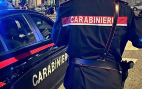 Minaccia un coetaneo e lo deruba di 50 euro: minorenne finisce ai domiciliari