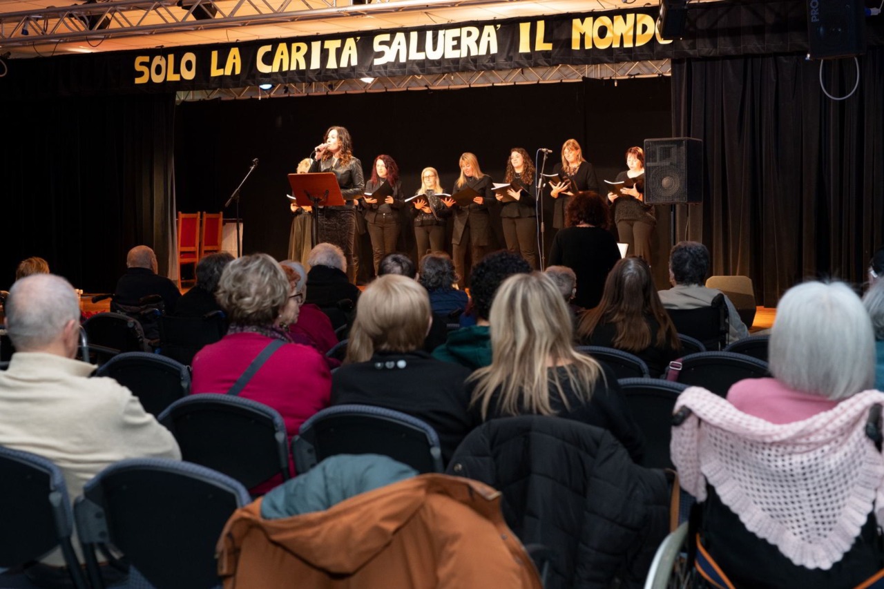 Musica e sorrisi per gli ospiti del Piccolo Cottolengo