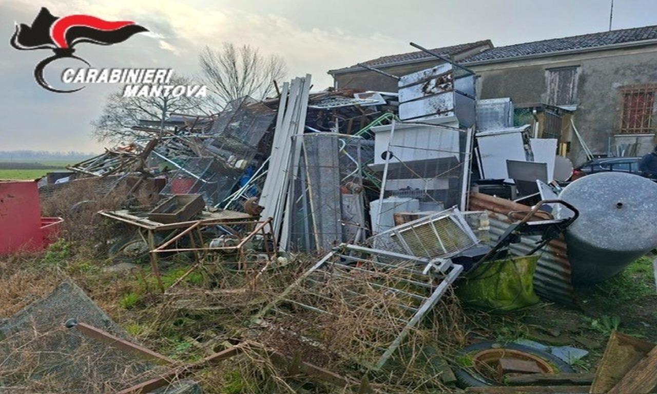 Nel cortile di casa 150 metri cubi di rifiuti ferrosi senza alcuna autorizzazione