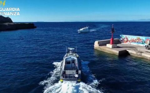 Non pagano i lavori e si danno alla fuga, intercettati dalla Guardia di Finanza