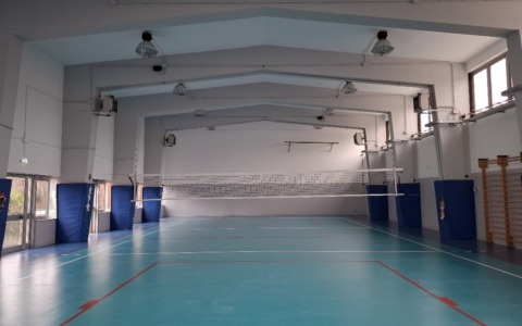 Nuova pavimentazione per la palestra della scuola primaria