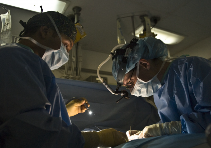 Otto anni di attesa per un’ernia: il caso si sblocca dopo la denuncia