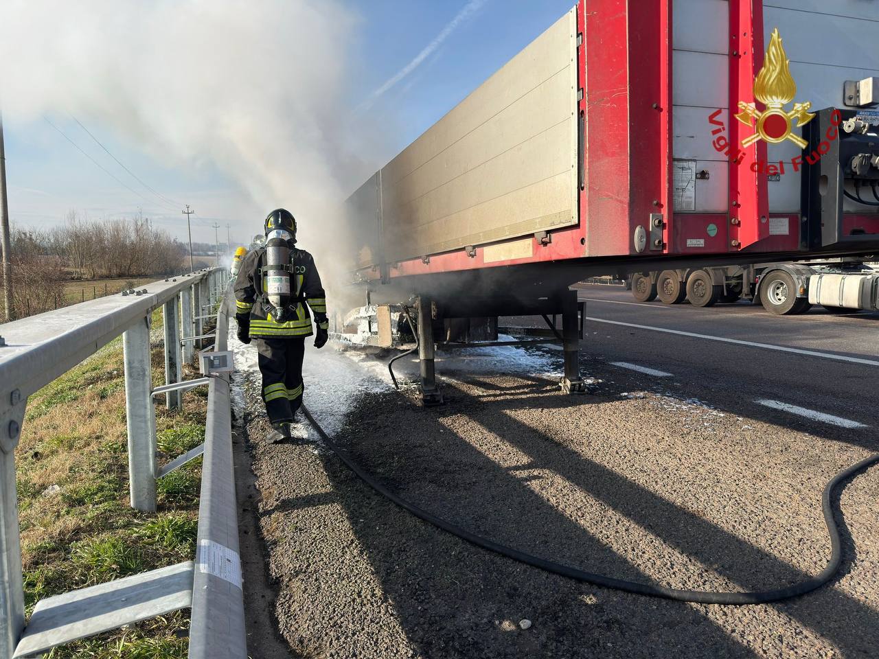 Padova Ovest: si incendia un rimorchio in autostrada