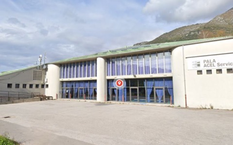 “PalaNameless”: nuovo volto della palestra di Barzio grazie a Stella Alpina e Nameless Festival