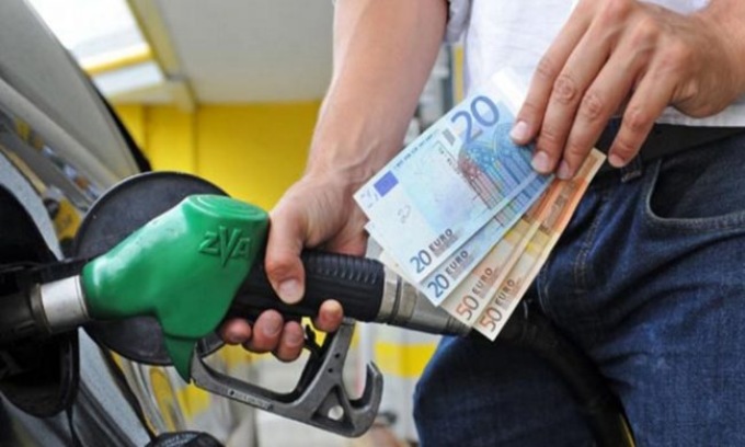 Perché il diesel adesso costa più della benzina (e non è solo questione di accise)