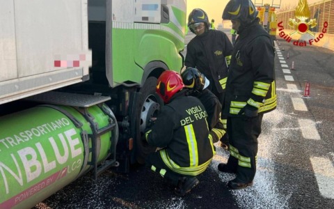 Perdita di GNL da un mezzo pesante sull’A4 a Soave