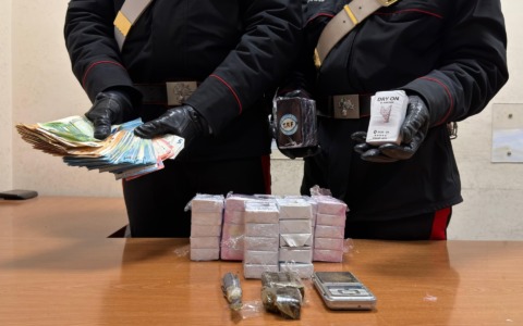 Picchiato a sangue per un rolex, arrestato un ragazzo di 18 anni