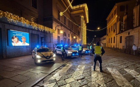 Polizia Locale, controlli intensificati a Cremona durante le festività: 59 patenti ritirate