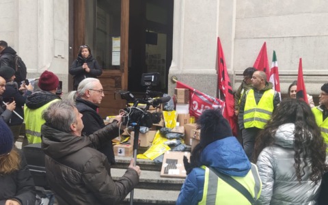 Postalcoop, pugno duro dei lavoratori: “Abbiamo avviato la causa contro Poste Italiane”