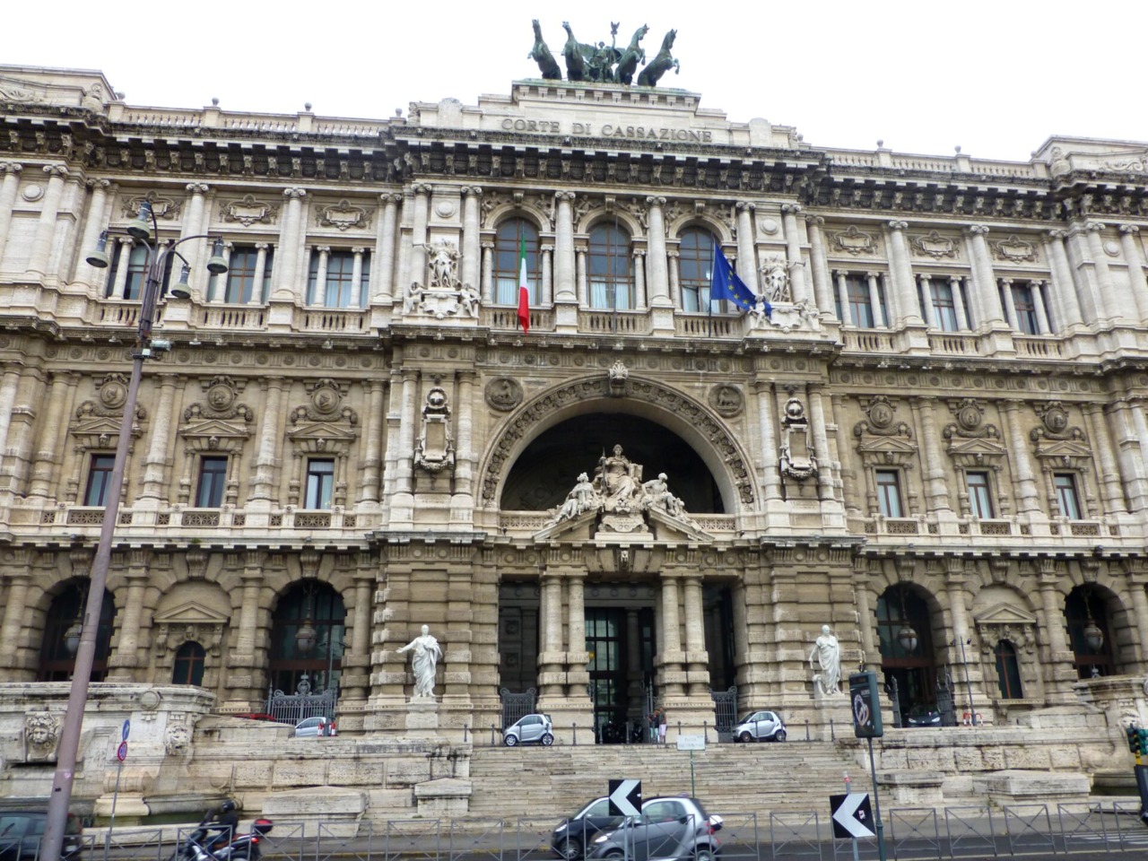 Prete-giornalista accusato di violenza sessuale, chiesto il rinvio a giudizio