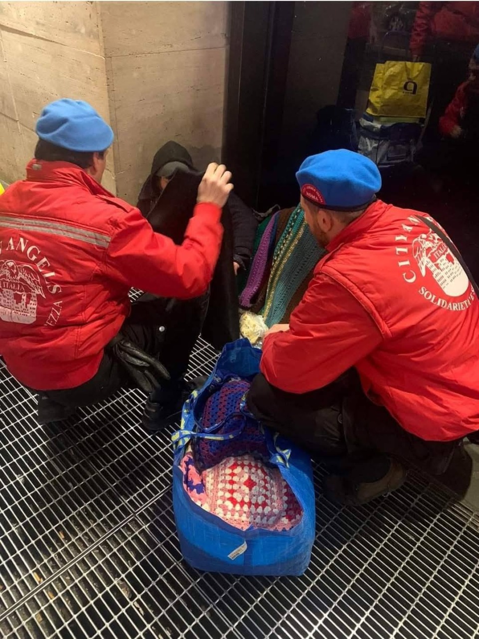 Progetto Cuore per i senzatetto. Consegnate coperte di lana anche negli ospedali