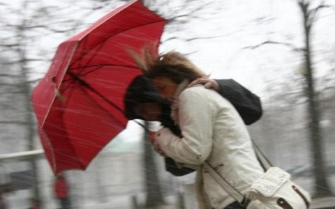 Prorogata l’allerta gialla per vento in Toscana