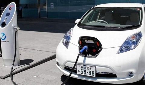 Punti per la ricarica elettrica dei mezzi: ne arriva uno nuovo in via Spadolini