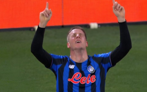 Quelle lacrime di Pasalic per il padre nell’abbraccio dell’Atalanta, che vince ancora