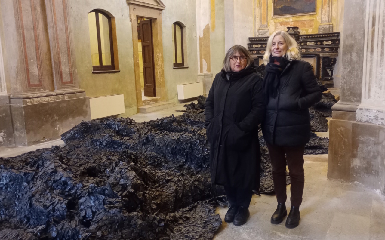 Quello che resta: installazione di Carla Crosio per la Giornata della Memoria