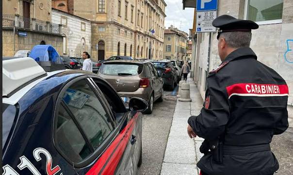 Ricettazione, furti e reati contro il patrimonio: in tre finiscono in carcere
