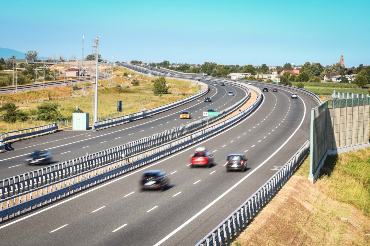 Rincari autostradali con il nuovo anno: su A4 e Brebemi si spenderanno 50 euro in più nel 2026