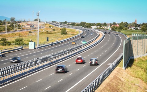 Rincari autostradali con il nuovo anno: su A4 e Brebemi si spenderanno 50 euro in più nel 2026