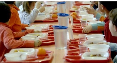 Rivoluzione in mensa: arrivano i piatti di stagione e… gli aumenti