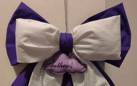 Rubano il fiocco nascita fatto a mano: lo sfogo della neomamma